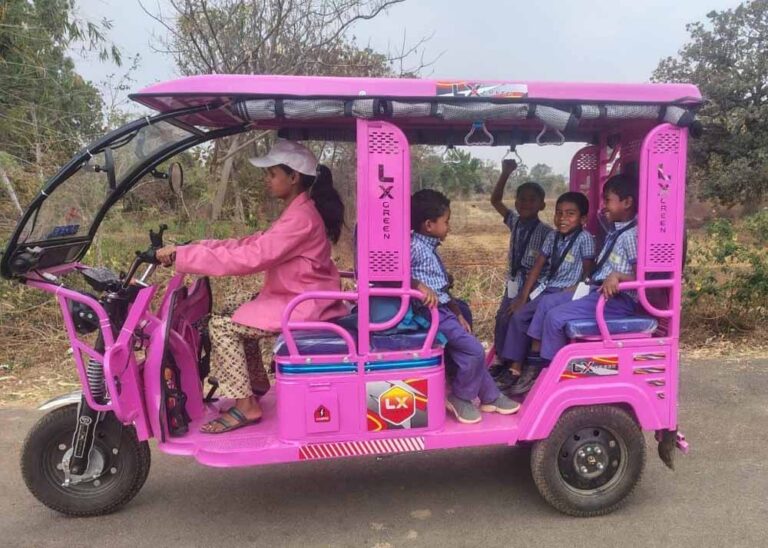 हौसलों की सवारी: गीता दीदी ई-रिक्शा से गढ़ रहीं आत्मनिर्भरता की कहानी