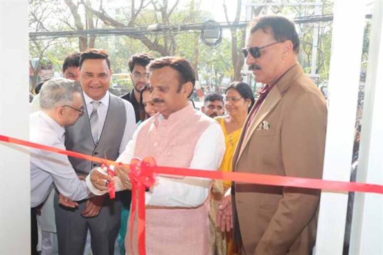 उप मुख्यमंत्री शुक्ल ने महर्षि विटीलिगो रिसर्च सेंटर और डायबिटीज एण्ड फुट केयर सेंटर का किया शुभारंभ उप मुख्यमंत्री शुक्ल ने महर्षि विटीलिगो रिसर्च सेंटर और डायबिटीज एण्ड फुट केयर सेंटर का किया शुभारंभ