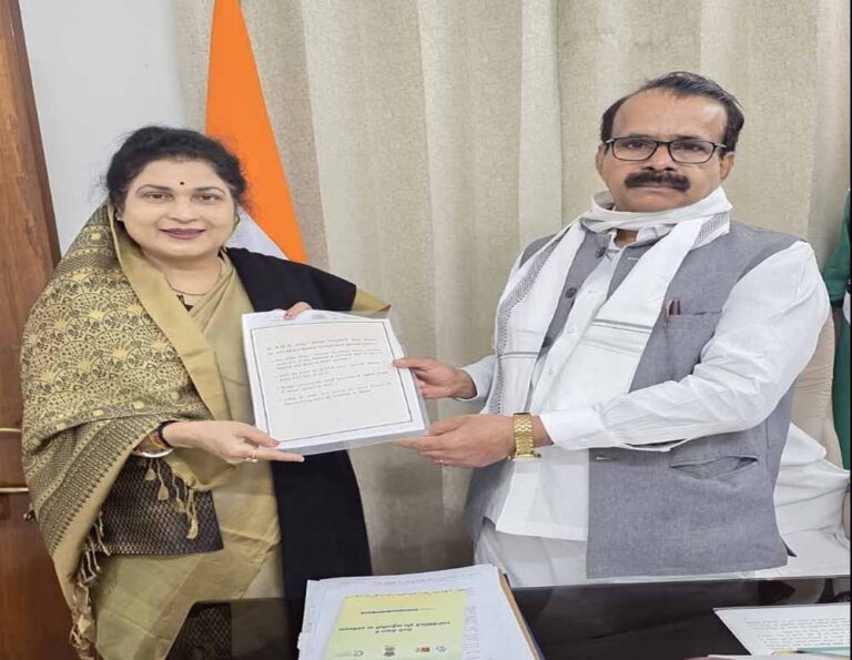 केंद्रीय राज्यमंत्री कुरियन से राज्यमंत्री  कृष्णा गौर ने की भेंट