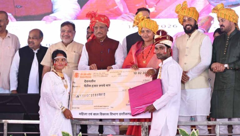 मुख्यमंत्री  विष्णु देव साय के सान्निध्य में 6,412 जोड़ों का विवाह