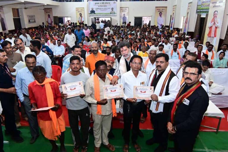 विधायक  किरण सिंह देव सहित बड़ी संख्या में कृषक हुए शामिल