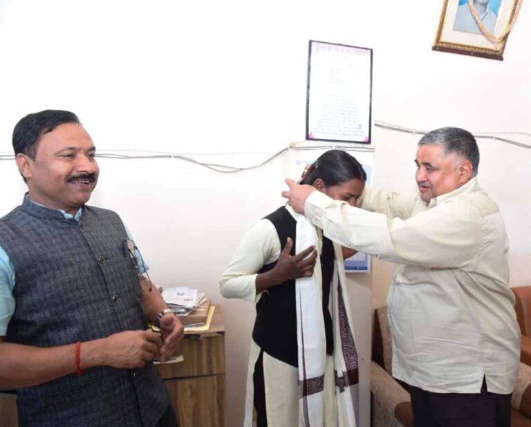 हैमर थ्रो में ब्रॉन्ज जीतकर लौटी सुधा सिंह, पर्यटन मंत्री के हाथों हुआ भव्य सम्मान