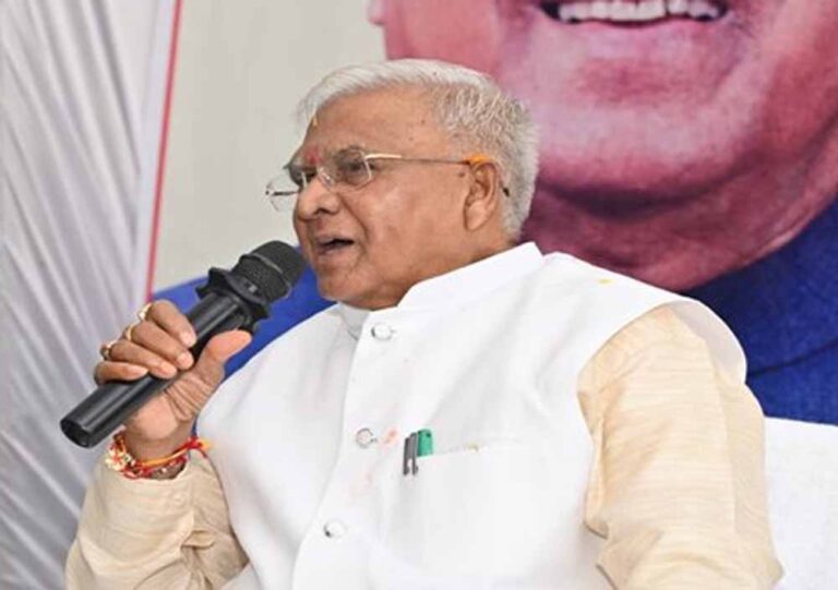 सेवा, समर्पण और संकल्प के साथ करें कार्य : राज्यपाल  पटेल