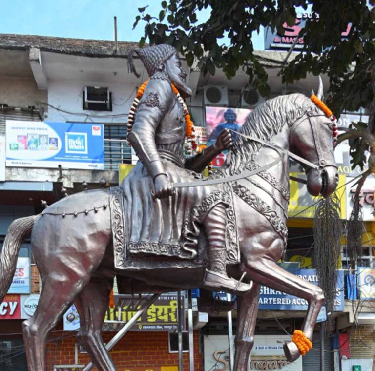 राज्यपाल श्री डेका ने शिवाजी महाराज की जयंती पर अर्पित की श्रद्धांजलि, उनके आदर्शों पर चलने का दिया संदेश