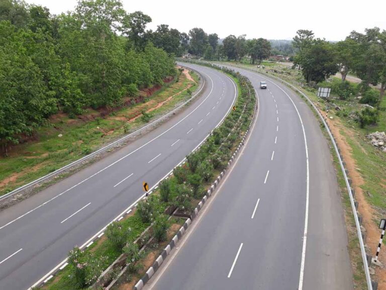 स्थापना दिवस पर विशेष रिपोर्ट: बदलाव की राह पर अर्थव्यवस्था और विकास स्थापना दिवस पर विशेष रिपोर्ट: बदलाव की राह पर अर्थव्यवस्था और विकास