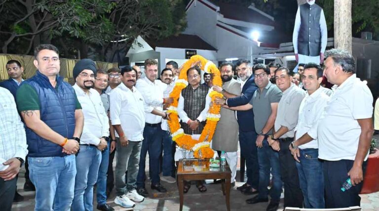 मुख्यमंत्री से छत्तीसगढ़ रियल एस्टेट वेलफेयर एसोसिएशन के प्रतिनिधिमंडल ने की मुलाकात-मुख्यमंत्री  विष्णुदेव साय