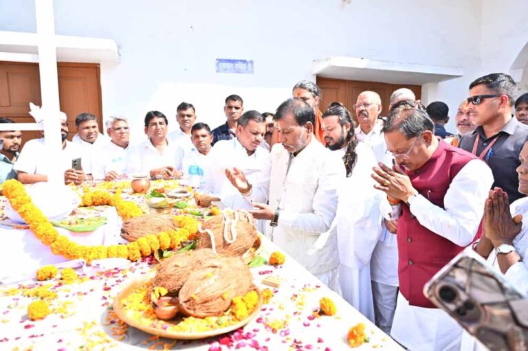 गुरु घासीदास के अनुयायियों का दल पावन गिरौदपुरी धाम के लिए हुआ रवाना