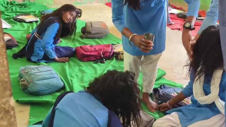 स्कूल में अजीब घटना से हड़कंप, छात्राओं की तबीयत बिगड़ी; इलाज के साथ झाड़-फूंक भी