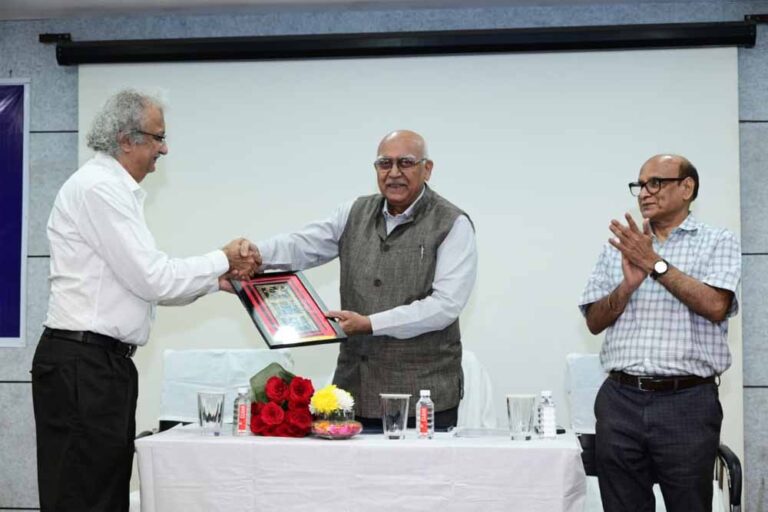 क्वांटम भौतिकी के जनक आचार्य बोस को विज्ञान केंद्र में दी गई श्रद्धांजलि