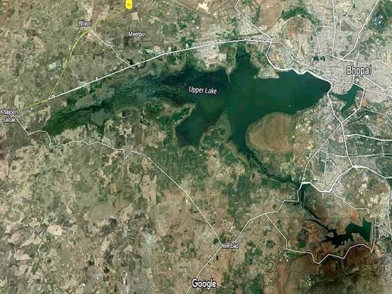 बड़े तालाब पर अतिक्रमण का आरोप: सांसद ने अधिकारियों से मांगा हिसाब