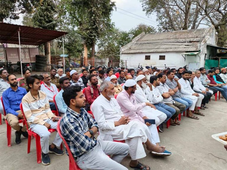 त्योहारों को लेकर पुलिस-प्रशासन अलर्ट, शांति समिति में अहम फैसले