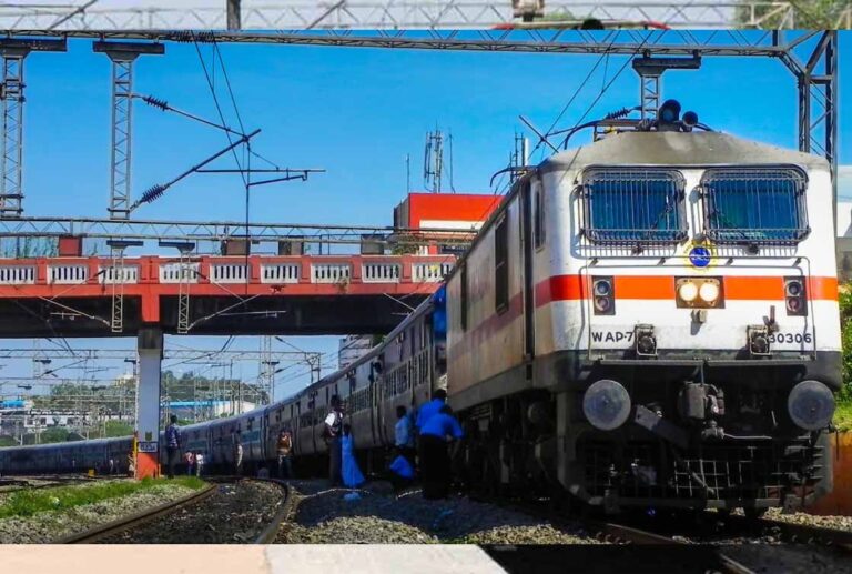 होली पर रेलवे का तोहफा, 15 से अधिक स्पेशल ट्रेनें चलेंगी, 6 ट्रेनों की अवधि बढ़ी