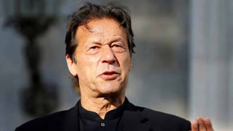 परिवार को बिना बताए इमरान खान को अस्पताल में किया शिफ्ट