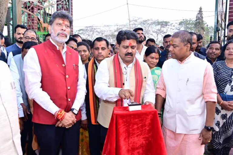 उपमुख्यमंत्री  विजय शर्मा,  वन मंत्री  केदार कश्यप और विधायक  किरण सिंह देव ने किया लोकार्पण