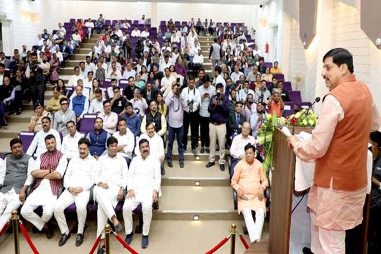 राज्य सरकार औद्योगिक एवं उभरते क्षेत्रों में नई ऊँचाइयाँ तक ले जाने के लिए प्रतिबद्ध राज्य सरकार औद्योगिक एवं उभरते क्षेत्रों में नई ऊँचाइयाँ तक ले जाने के लिए प्रतिबद्ध