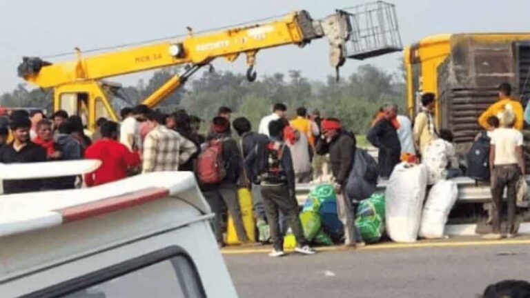 पूर्वांचल एक्सप्रेस-वे पर भीषण दुर्घटना: लखनऊ में बस पलटने से मचा हड़कंप, कई घायल