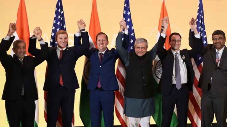 दुनिया के सबसे बड़े AI गठबंधन में भारत शामिल, चीन-पाकिस्तान रह गए किनारे दुनिया के सबसे बड़े AI गठबंधन में भारत शामिल, चीन-पाकिस्तान रह गए किनारे