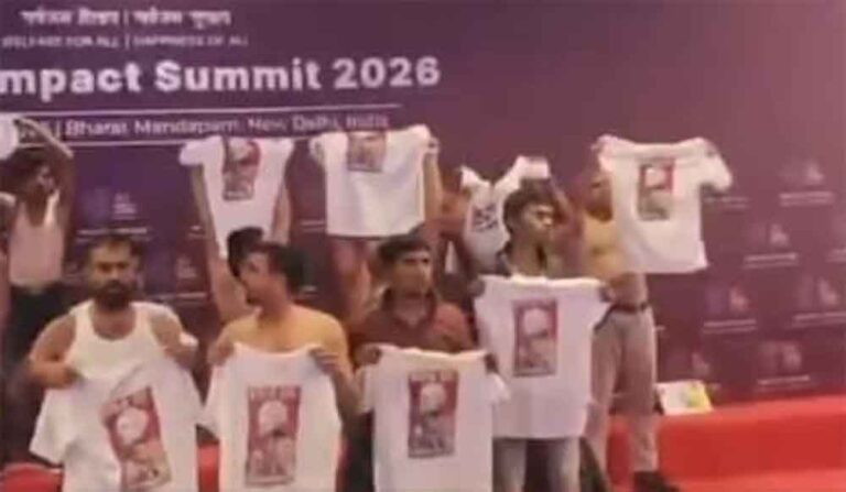 AI समिट में बवाल: यूथ कांग्रेस का अनोखा विरोध, कपड़े उतारकर किया प्रदर्शन, पुलिस ने किया हिरासत में