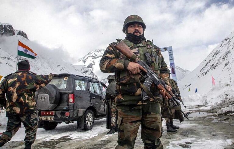 सड़क किनारे रखा था धमाके का सामान, जम्मू‑कश्मीर में बड़ी आतंकी साजिश हुई नाकाम, सुरक्षा एजेंसियां सतर्क