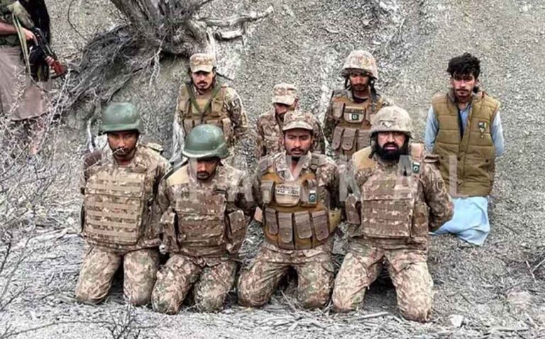 रोते-बिलखते दिखे पाकिस्तानी सैनिक, BLA के वीडियो ने खोली अंदर की सच्चाई