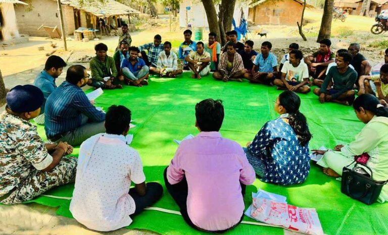 मिशन कनेक्ट से सुकमा में सुदृढ़ हुआ जनविश्वास : इमली के पेड़ तले सजी चौपाल