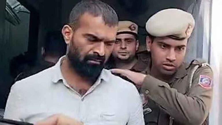 शर्ट उतारकर विरोध करने पर कार्रवाई: चार यूथ कांग्रेसी कार्यकर्ता पुलिस कस्टडी में, अदालत ने दिखाई सख्ती