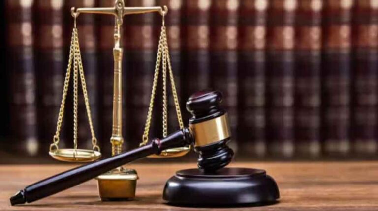 6 लाख सरकारी कर्मचारियों के लिए खुशखबरी! HC ने दिया बड़ा फैसला, सर्विस मामले होंगे त्वरित निपटारे के लिए तैयार