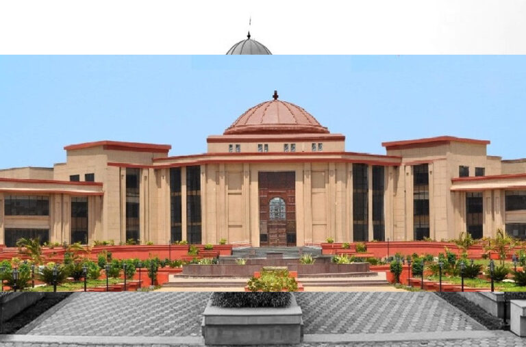 CG हाई कोर्ट ने पूर्व कांग्रेस प्रवक्ता की याचिका खारिज की, स्कूल में घुसने को घुसपैठ माना CG हाई कोर्ट ने पूर्व कांग्रेस प्रवक्ता की याचिका खारिज की, स्कूल में घुसने को घुसपैठ माना