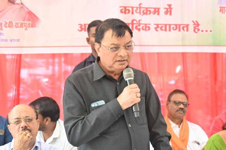 दोनों कॉलोनी की वर्षो पुरानी समस्या से मिलेगी निजात, कॉलोनीवासियों ने मंत्री-मेयर का महामाला से किया अभिनंदन,जताया आभार दोनों कॉलोनी की वर्षो पुरानी समस्या से मिलेगी निजात, कॉलोनीवासियों ने मंत्री-मेयर का महामाला से किया अभिनंदन,जताया आभार