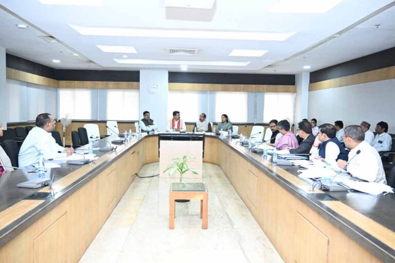 राजनीतिक, गैर राजनीतिक, सामाजिक और कर्मचारी आंदोलनों से जुड़े प्रकरणों की वापसी पर मंत्रिमंडल उपसमिति की बैठक सम्पन्न राजनीतिक, गैर राजनीतिक, सामाजिक और कर्मचारी आंदोलनों से जुड़े प्रकरणों की वापसी पर मंत्रिमंडल उपसमिति की बैठक सम्पन्न