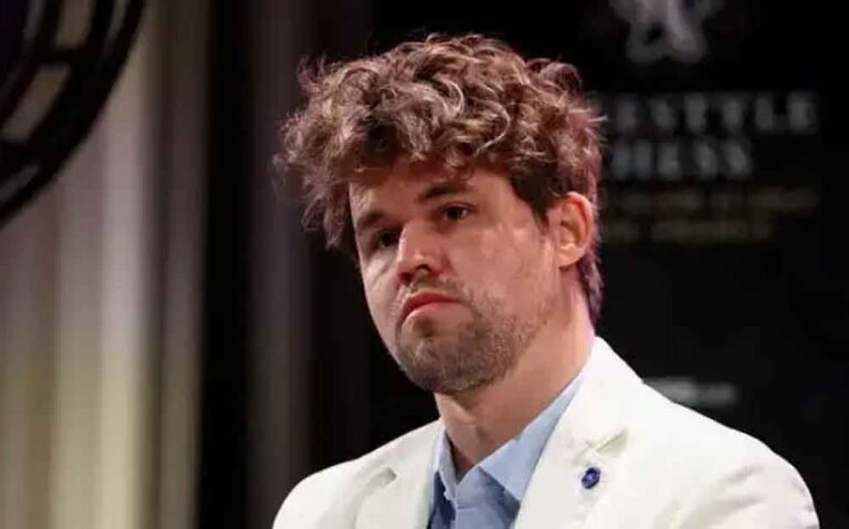 फिडे फ्रीस्टाइल वर्ल्ड चैंपियनशिप : मैग्नस कार्लसन बने पहले आधिकारिक चैंपियन फिडे फ्रीस्टाइल वर्ल्ड चैंपियनशिप : मैग्नस कार्लसन बने पहले आधिकारिक चैंपियन