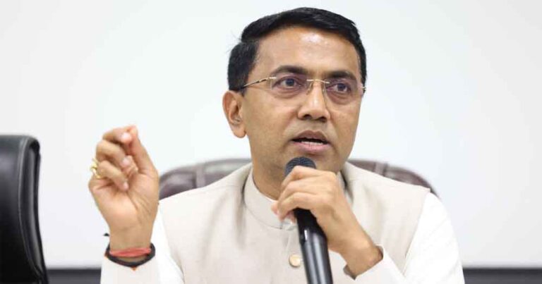 सावंत vs बोरकर: जमीन उपयोग नियमों पर नहीं थम रहा विवाद, आंदोलन जारी सावंत vs बोरकर: जमीन उपयोग नियमों पर नहीं थम रहा विवाद, आंदोलन जारी