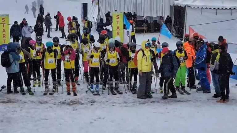 बर्फीली वादियों में खेलों का महाकुंभ, गुलमर्ग में शुरू होंगे छठे खेलो इंडिया विंटर गेम्स बर्फीली वादियों में खेलों का महाकुंभ, गुलमर्ग में शुरू होंगे छठे खेलो इंडिया विंटर गेम्स