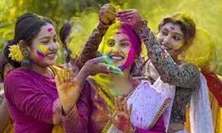 होली पर लंबा वीकेंड! UP में 3 दिन की छुट्टी, देखें दिल्ली, हरियाणा और पंजाब में कब रहेगा अवकाश