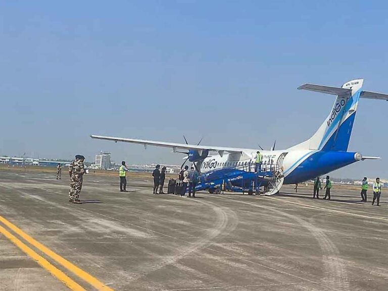 टेकऑफ से ठीक पहले बम की सूचना, पायलट अलर्ट, कोलकाता एयरपोर्ट पर हड़कंप