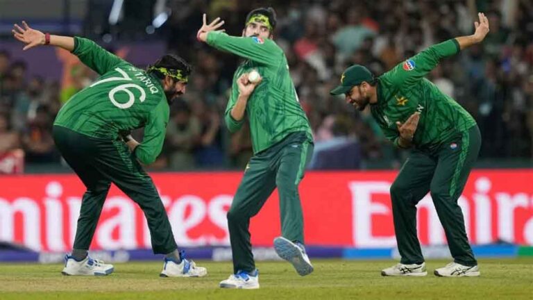 वकार यूनुस का बड़ा बयान: उस्मान तारिक को गेंदबाजी में देरी बनी पाकिस्तान की हार का कारण