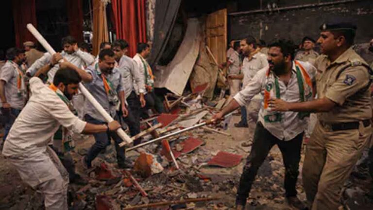 ‘मैं नाथूराम’ नाटक पर बवाल: राजकोट में हॉल में तोड़फोड़, 45 कांग्रेसी हिरासत में