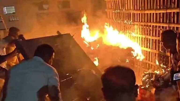 शिवाजी जयंती जुलूस बना विवाद की वजह: 3 राज्यों में झड़प, कई जगह आगजनी शिवाजी जयंती जुलूस बना विवाद की वजह: 3 राज्यों में झड़प, कई जगह आगजनी