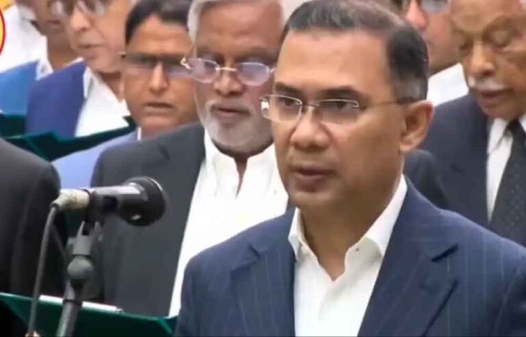 तारिक रहमान का बड़ा दांव, हिंदू प्रतिनिधित्व बढ़ाकर साधा भरोसा, मां से जुड़ा खास कनेक्शन तारिक रहमान का बड़ा दांव, हिंदू प्रतिनिधित्व बढ़ाकर साधा भरोसा, मां से जुड़ा खास कनेक्शन