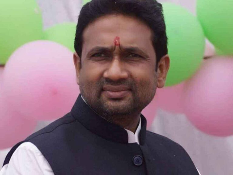 BSP के इकलौते विधायक उमाशंकर सिंह पर IT रेड, कई ठिकानों पर एक साथ कार्रवाई BSP के इकलौते विधायक उमाशंकर सिंह पर IT रेड, कई ठिकानों पर एक साथ कार्रवाई