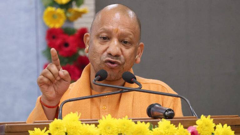 2017 के पहले सत्ता के संरक्षण में पले गुंडे और माफिया समानांतर सरकार चला रहे थेः योगी आदित्यनाथ