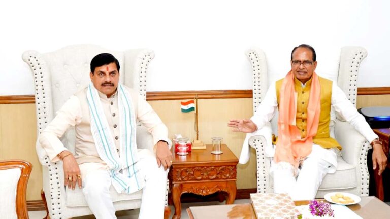 सीएम मोहन यादव और प्रहलाद ने दिल्ली में शिवराज से की मुलाकात, सरसों पर भावांतर योजना और तुअर की पूरी खरीद का फैसला