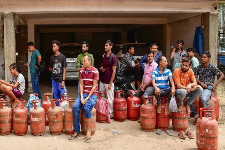 LPG सिलेंडर की कमी से संसद कैंटीन में चाय और कॉफी नहीं मिल रही!