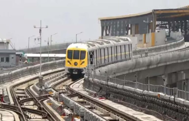 इंदौर में मेट्रो ट्रेन के स्पीड ट्रायल की टेस्टिंग, टीम ने सवार होकर किया सर्वे