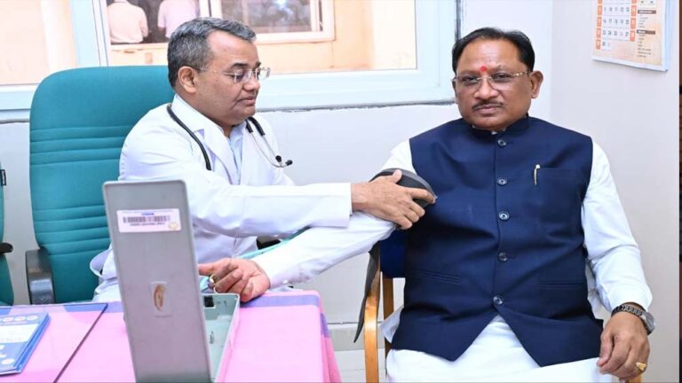 स्वास्थ्य के प्रति जागरूकता का संदेश: CM साय ने विधानसभा परिसर में तीन दिवसीय स्वास्थ्य शिविर का शुभारंभ किया