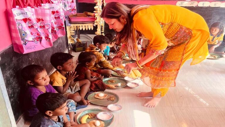 आंगनबाड़ी केंद्रों में न्योता भोज कार्यक्रम: पोषण, शिक्षा और जनभागीदारी का व्यापक अभियान