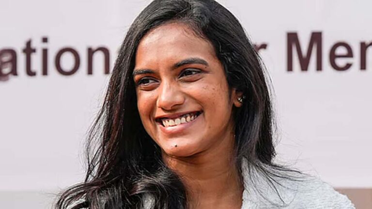 PV सिंधू का संदेश: खेल नहीं कर सकते पूरी जिंदगी, इसलिए पढ़ाई है जरूरी