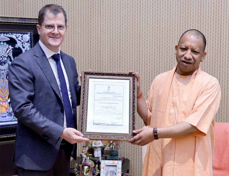 एयरपोर्ट के मुख्य कार्यकारी अधिकारी क्रिस्टोफ श्नेलमैन के साथ वरिष्ठ अधिकारियों ने की मुख्यमंत्री से मुलाकात