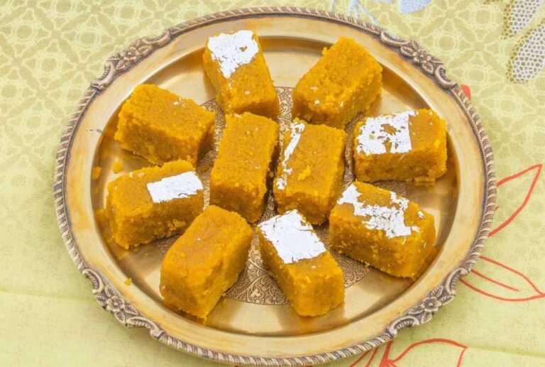 घर पर बनाएं परफेक्ट बेसन बर्फी, आसान रेसिपी और लाजवाब स्वाद