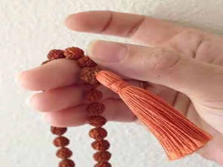 मानसिक शांति और सकारात्मक ऊर्जा के लिए रोज जपें ये 5 हिंदू मंत्र मानसिक शांति और सकारात्मक ऊर्जा के लिए रोज जपें ये 5 हिंदू मंत्र